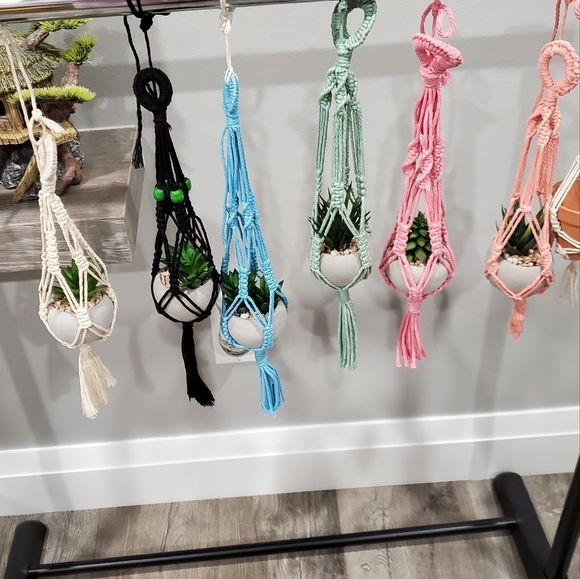 Hand made macrame mini plants with hanger - Picture 3 of 5